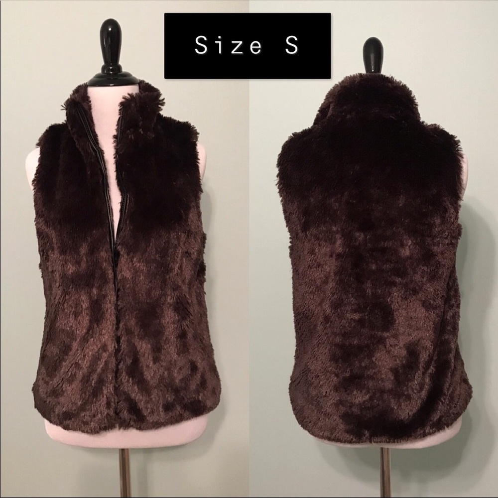 💥 5/$25 Brown Faux Fur Zip Vest Size Small